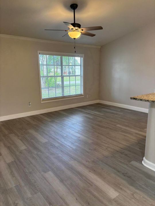 Activo con contrato: $325,000 (3 camas, 2 baños, 1106 Pies cuadrados)