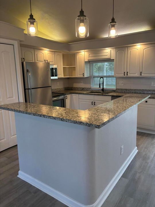 Activo con contrato: $325,000 (3 camas, 2 baños, 1106 Pies cuadrados)