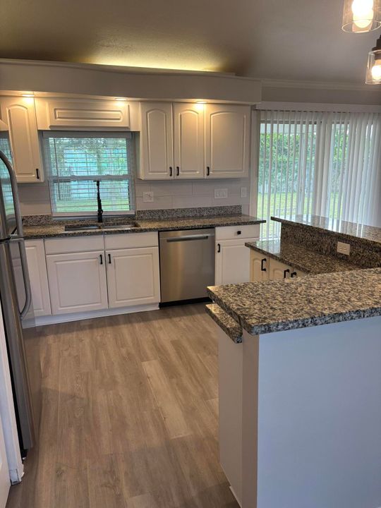 Activo con contrato: $325,000 (3 camas, 2 baños, 1106 Pies cuadrados)