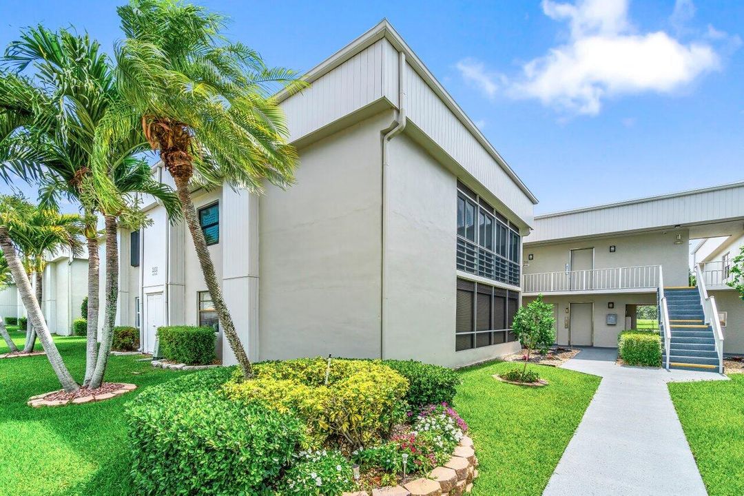 待售: $115,000 (2 贝兹, 2 浴室, 910 平方英尺)