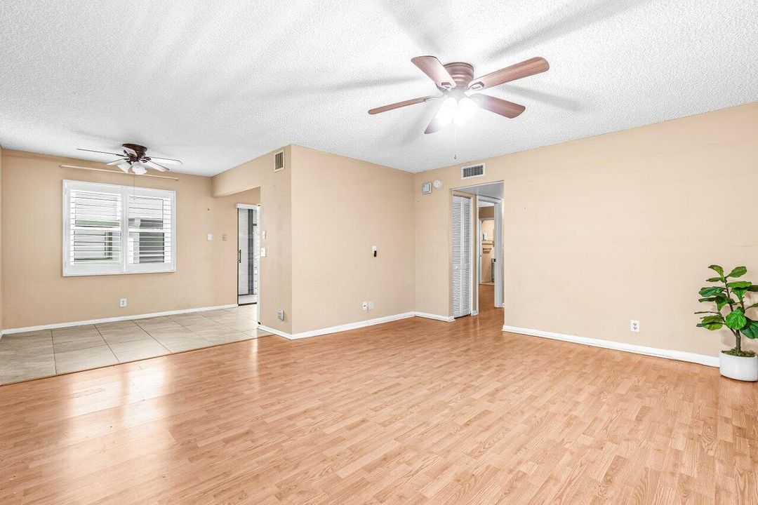 待售: $115,000 (2 贝兹, 2 浴室, 910 平方英尺)