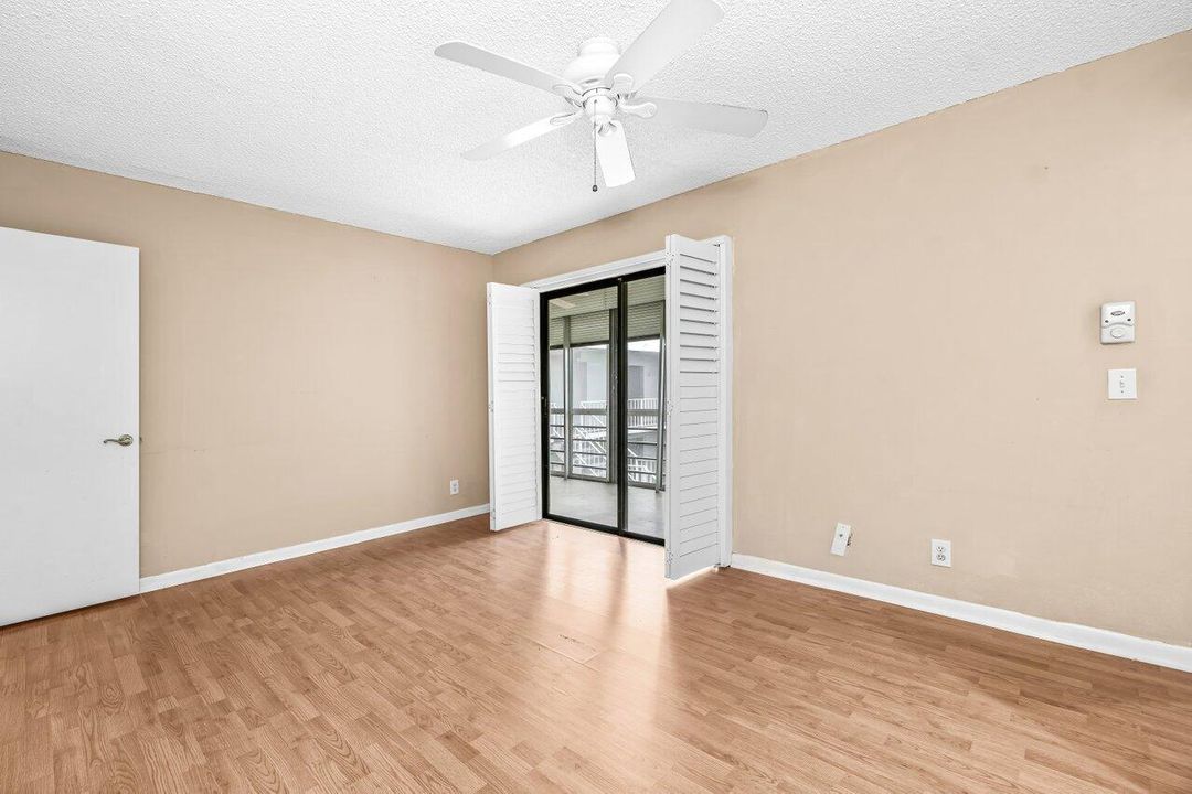 待售: $115,000 (2 贝兹, 2 浴室, 910 平方英尺)