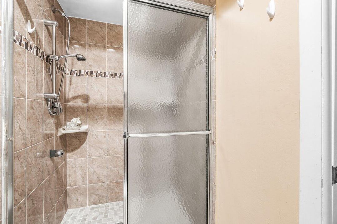 待售: $115,000 (2 贝兹, 2 浴室, 910 平方英尺)