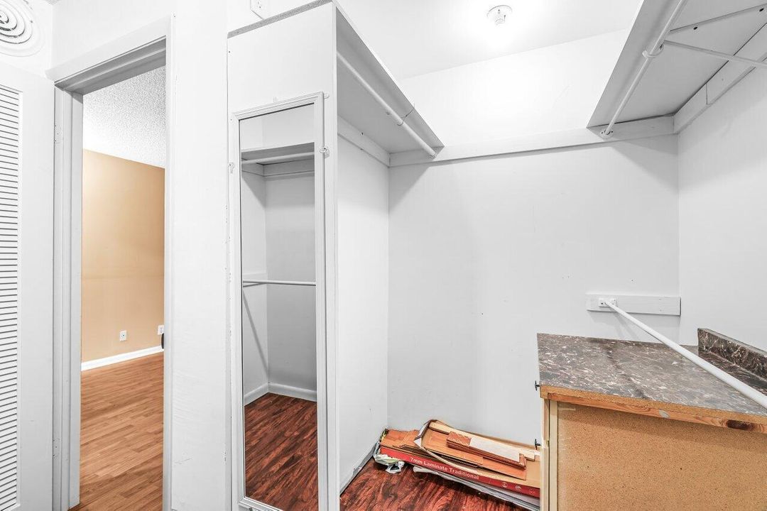 待售: $115,000 (2 贝兹, 2 浴室, 910 平方英尺)