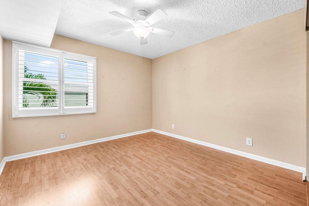 待售: $115,000 (2 贝兹, 2 浴室, 910 平方英尺)