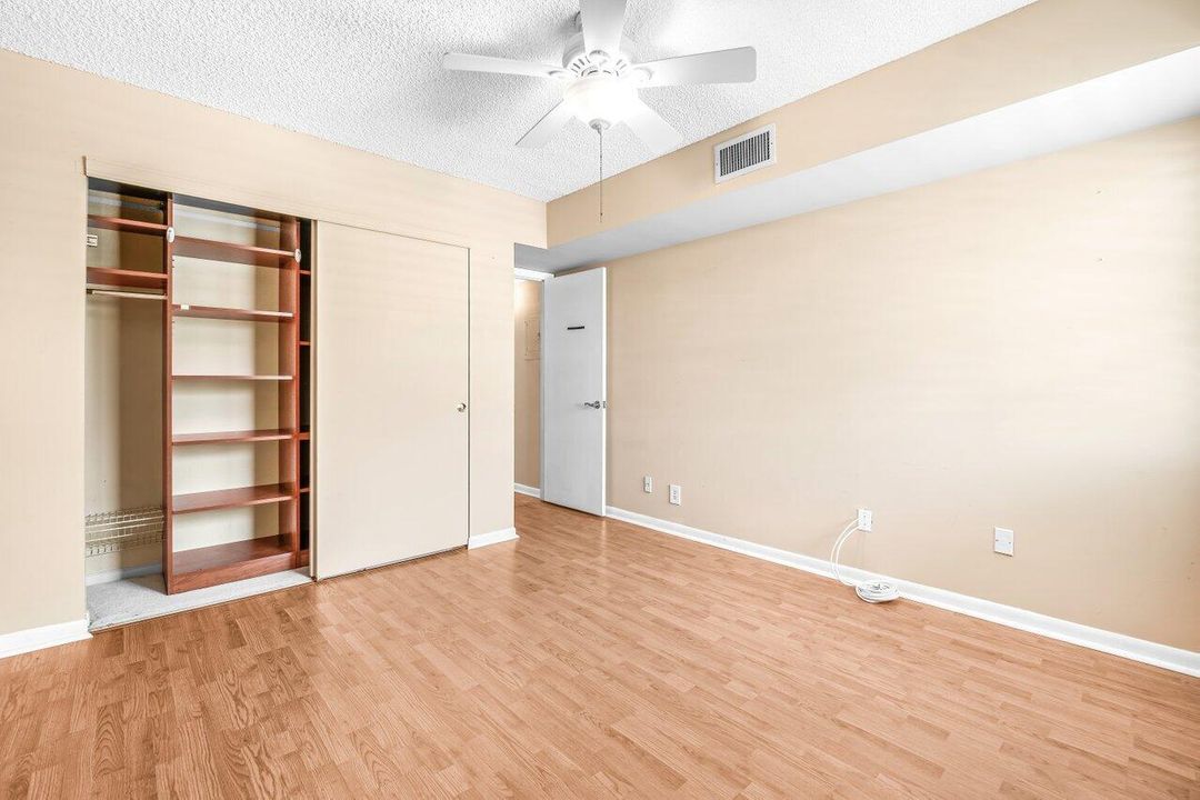 待售: $115,000 (2 贝兹, 2 浴室, 910 平方英尺)