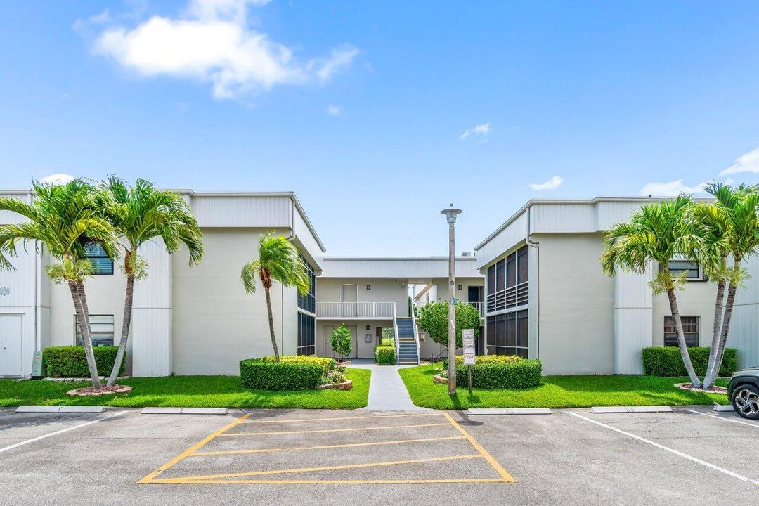 待售: $115,000 (2 贝兹, 2 浴室, 910 平方英尺)