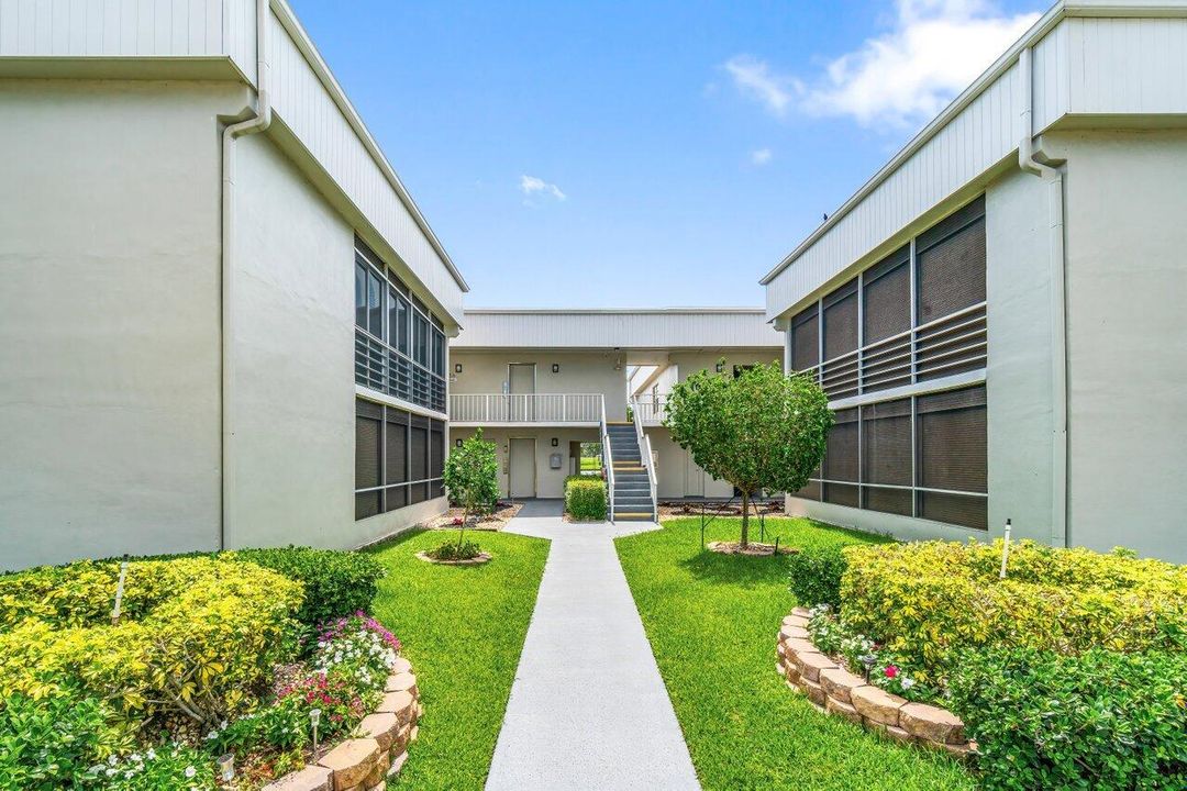 待售: $115,000 (2 贝兹, 2 浴室, 910 平方英尺)