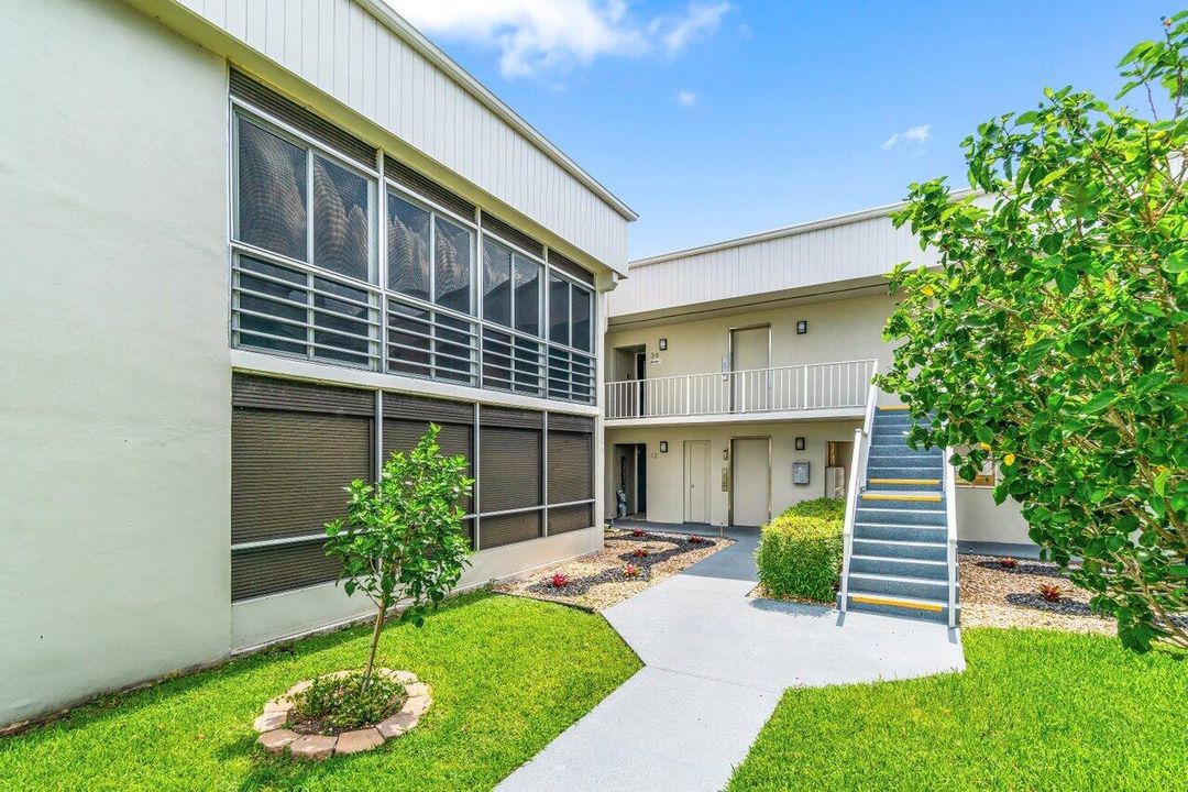 待售: $115,000 (2 贝兹, 2 浴室, 910 平方英尺)