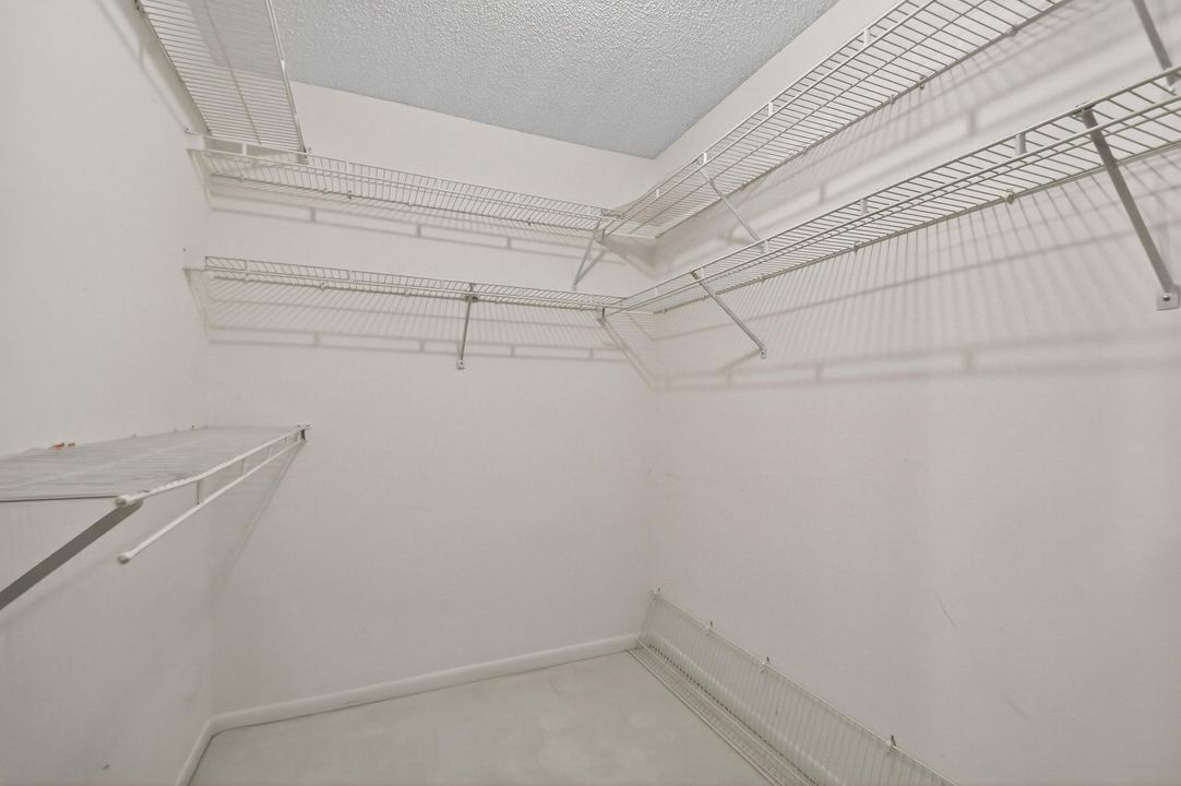 For Sale: $225,000 (2 beds, 2 baths, 1186 Square Feet)