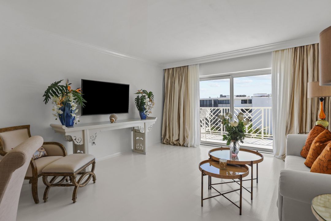 Active With Contract: $10,000 (1 beds, 1 baths, 868 Square Feet)