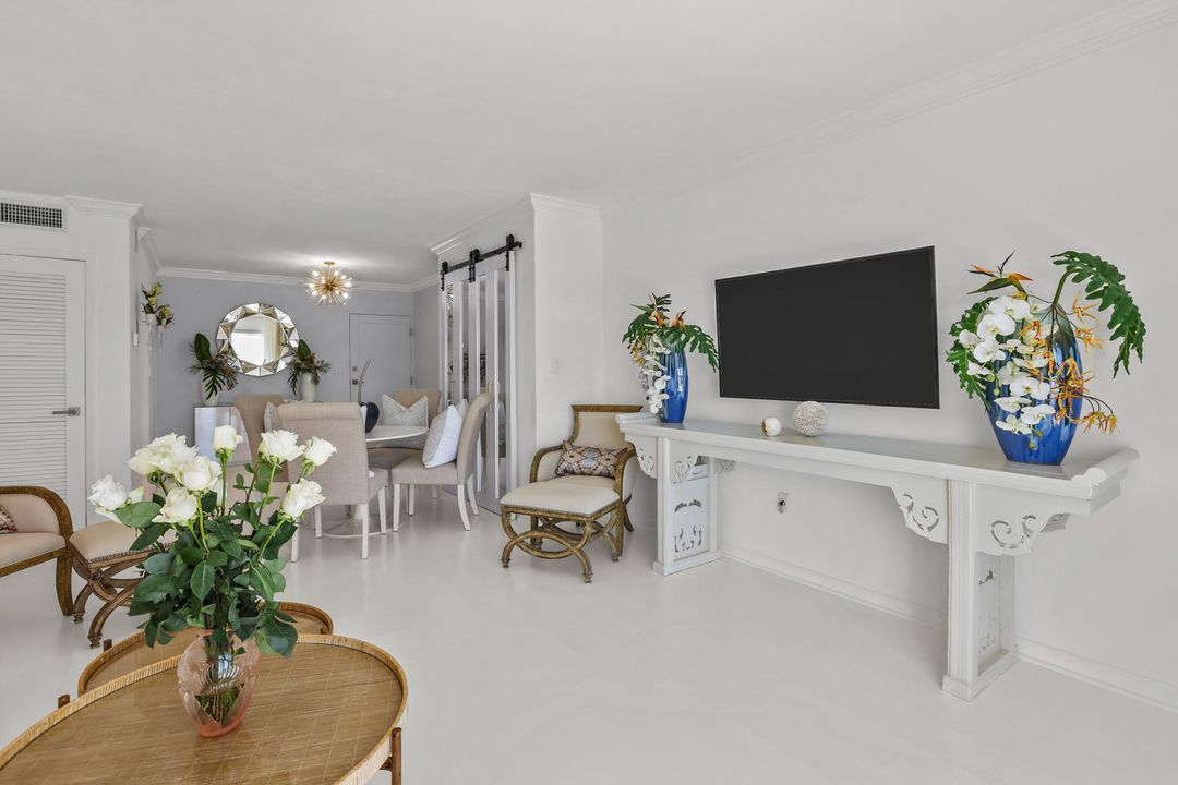 Active With Contract: $10,000 (1 beds, 1 baths, 868 Square Feet)