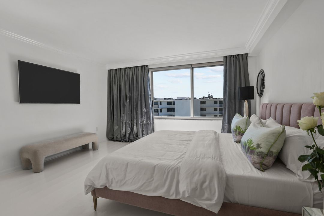 Active With Contract: $10,000 (1 beds, 1 baths, 868 Square Feet)