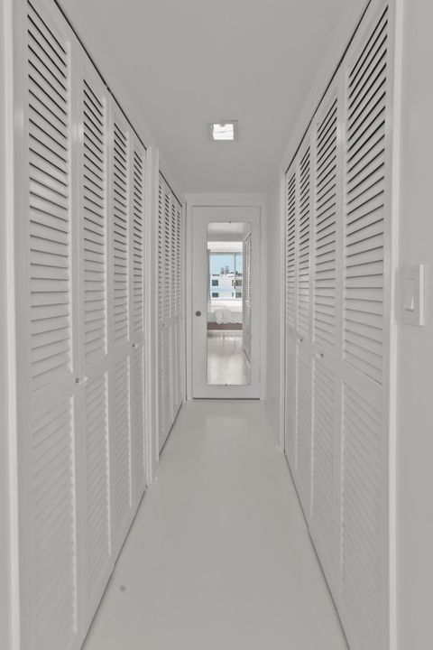 Active With Contract: $10,000 (1 beds, 1 baths, 868 Square Feet)