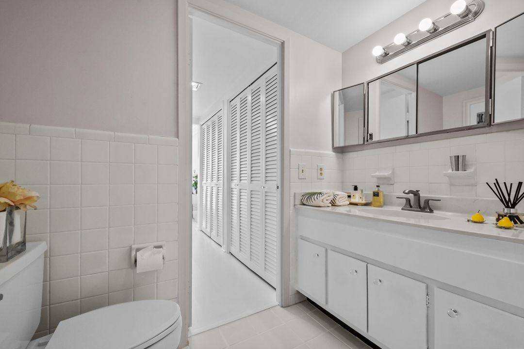 Active With Contract: $10,000 (1 beds, 1 baths, 868 Square Feet)