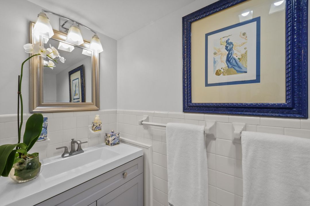 Active With Contract: $10,000 (1 beds, 1 baths, 868 Square Feet)