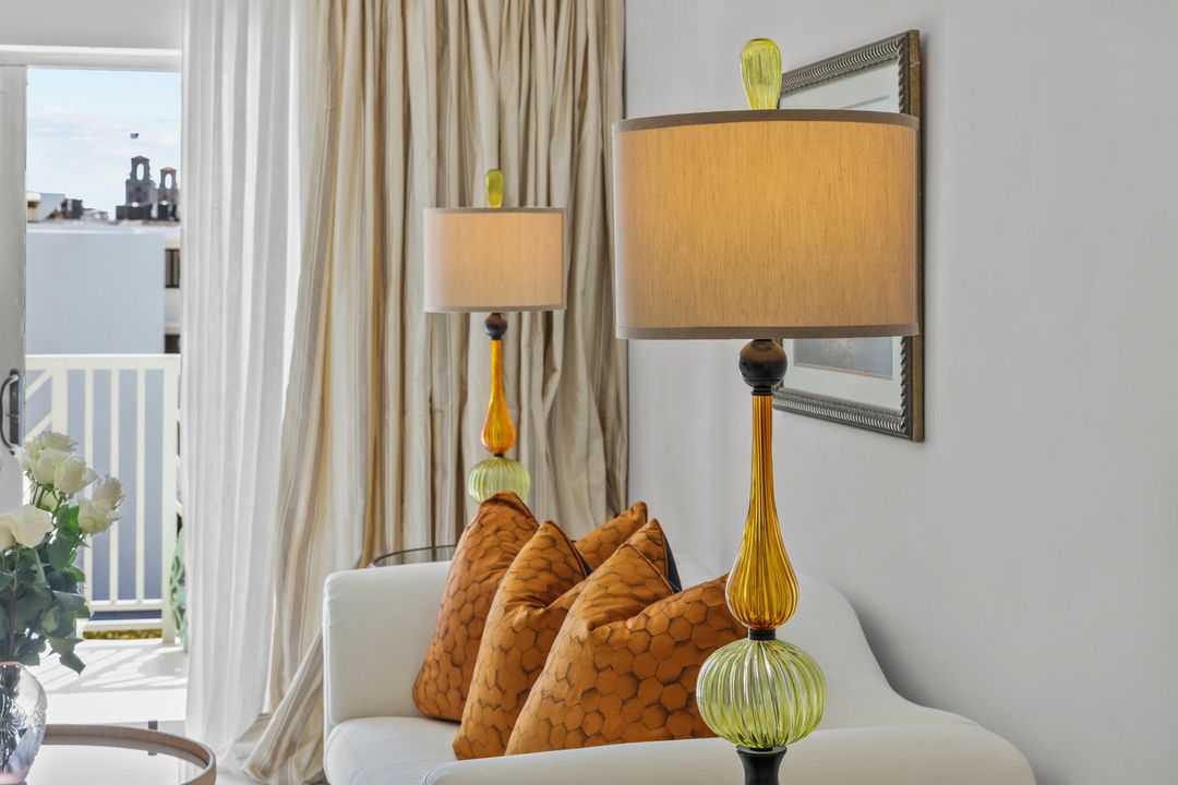 Active With Contract: $10,000 (1 beds, 1 baths, 868 Square Feet)