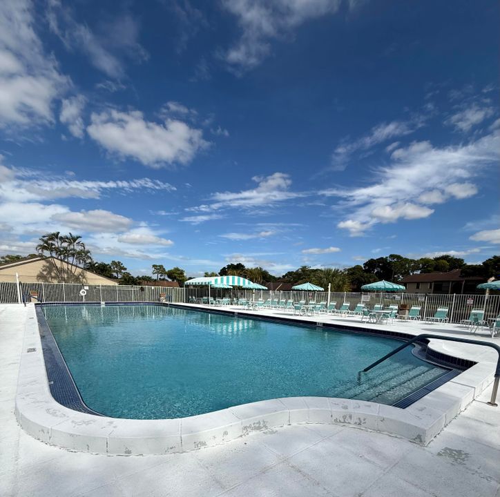 待售: $239,900 (2 贝兹, 2 浴室, 1068 平方英尺)