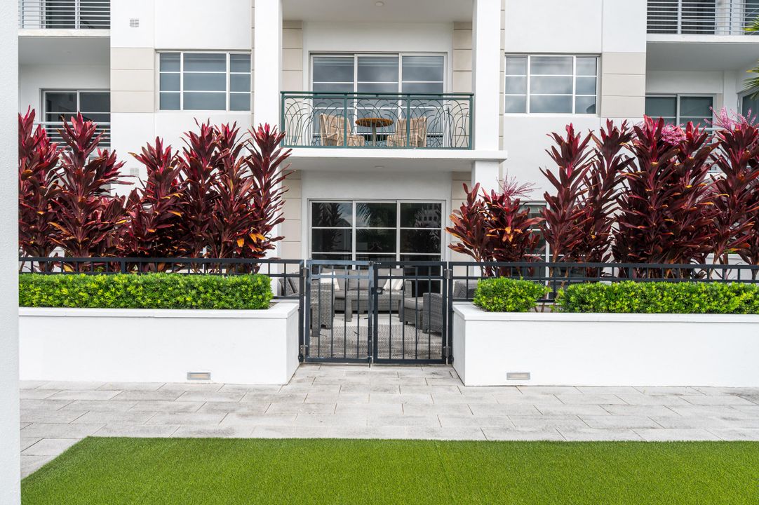 For Sale: $1,199,000 (2 beds, 2 baths, 1148 Square Feet)