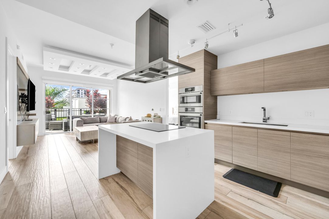 For Sale: $1,199,000 (2 beds, 2 baths, 1148 Square Feet)