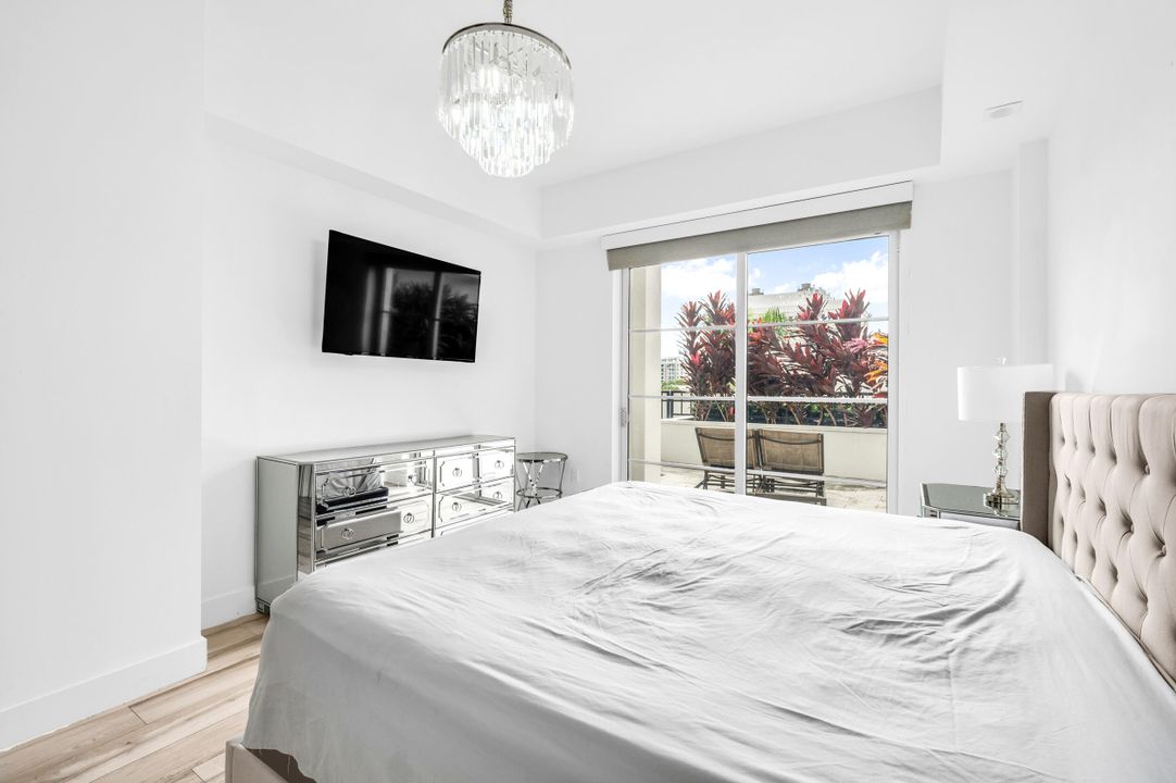 For Sale: $1,199,000 (2 beds, 2 baths, 1148 Square Feet)