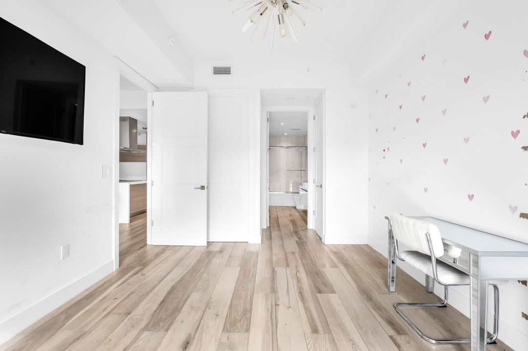 For Sale: $1,199,000 (2 beds, 2 baths, 1148 Square Feet)