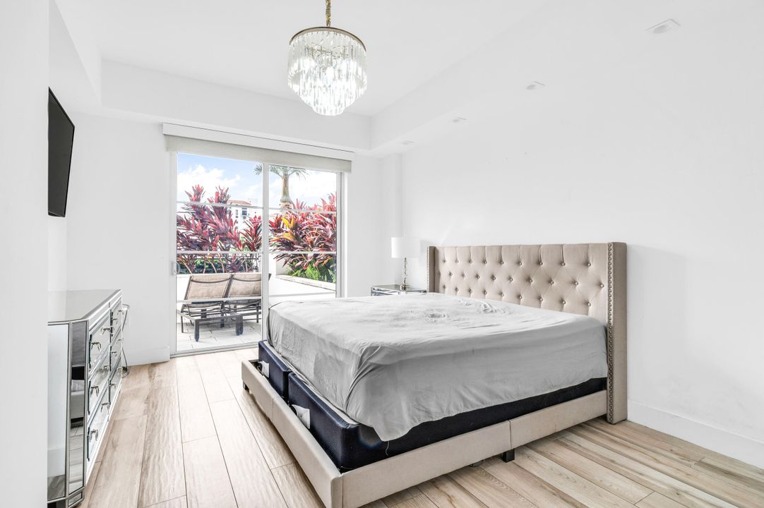 For Sale: $1,199,000 (2 beds, 2 baths, 1148 Square Feet)