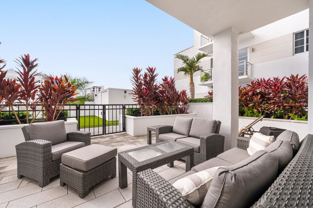 For Sale: $1,199,000 (2 beds, 2 baths, 1148 Square Feet)