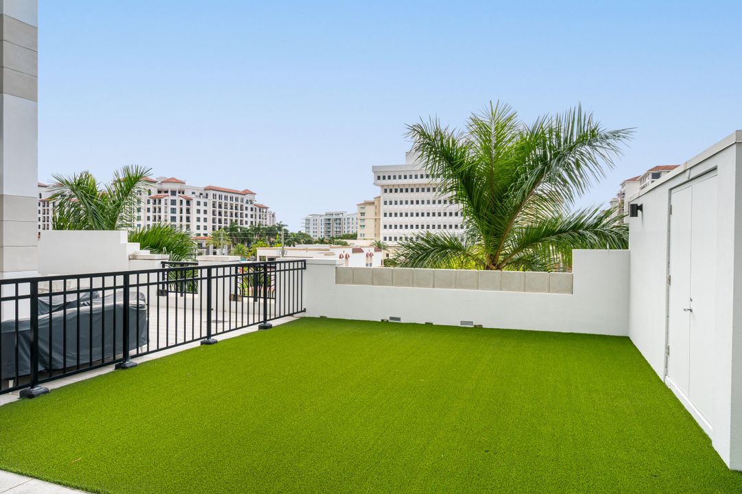 For Sale: $1,199,000 (2 beds, 2 baths, 1148 Square Feet)