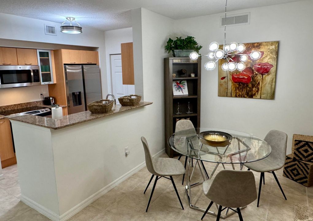 For Rent: $5,750 (2 beds, 2 baths, 1130 Square Feet)