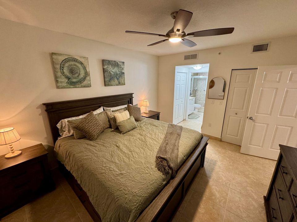 For Rent: $5,750 (2 beds, 2 baths, 1130 Square Feet)