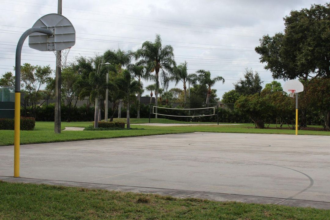 В аренду: $2,200 (2 спален, 2 ванн, 1236 Квадратных фут)