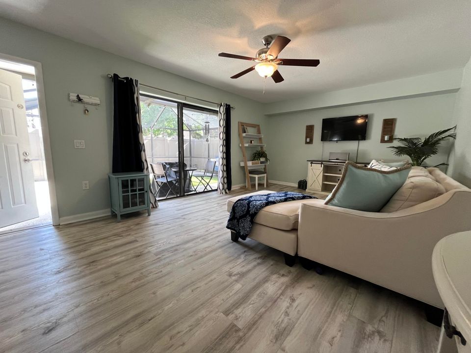 В аренду: $2,200 (2 спален, 2 ванн, 1236 Квадратных фут)