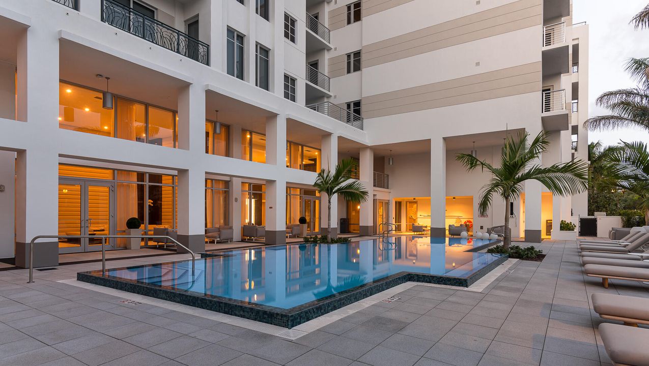 For Sale: $1,199,000 (2 beds, 2 baths, 1148 Square Feet)