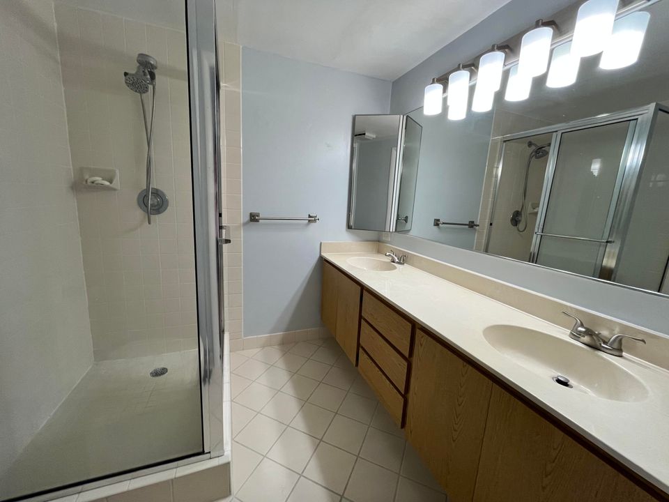 В аренду: $2,200 (2 спален, 2 ванн, 1236 Квадратных фут)