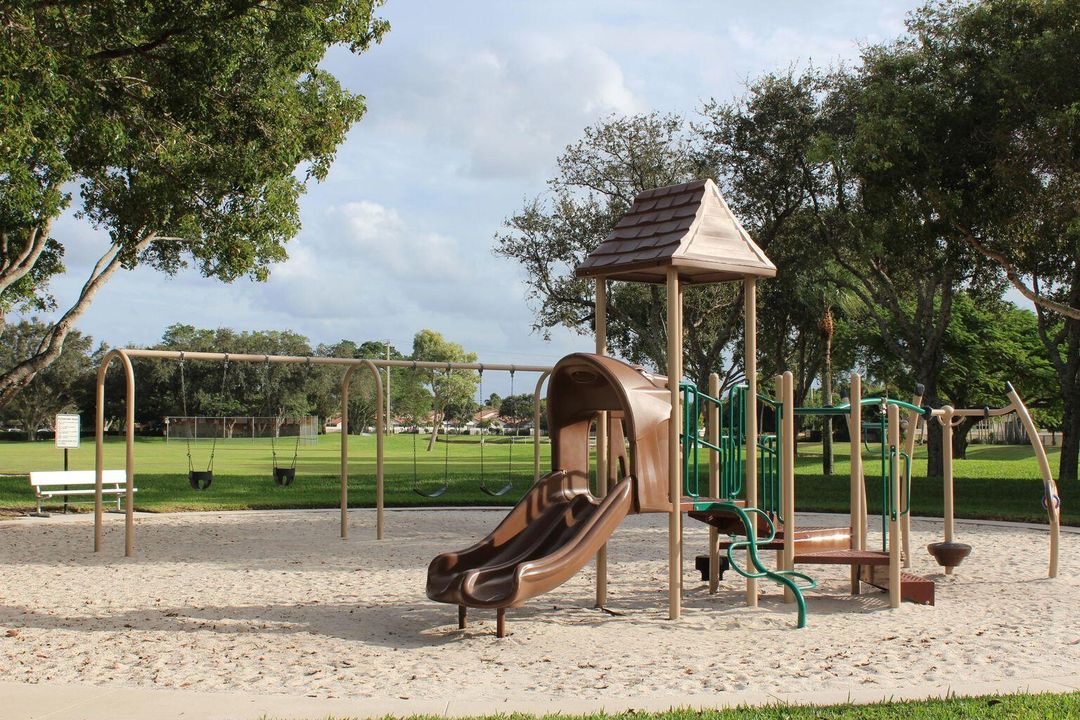 В аренду: $2,200 (2 спален, 2 ванн, 1236 Квадратных фут)