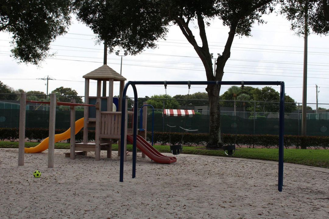 В аренду: $2,200 (2 спален, 2 ванн, 1236 Квадратных фут)