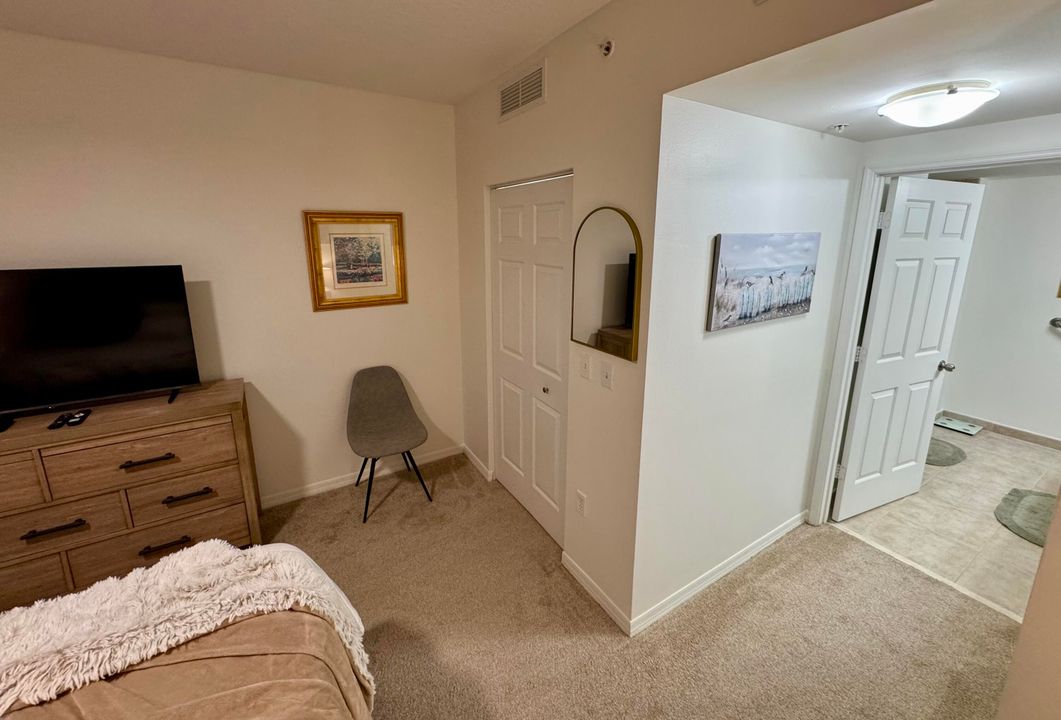 For Rent: $5,750 (2 beds, 2 baths, 1130 Square Feet)