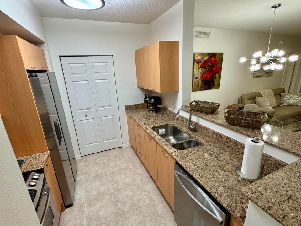 For Rent: $5,750 (2 beds, 2 baths, 1130 Square Feet)