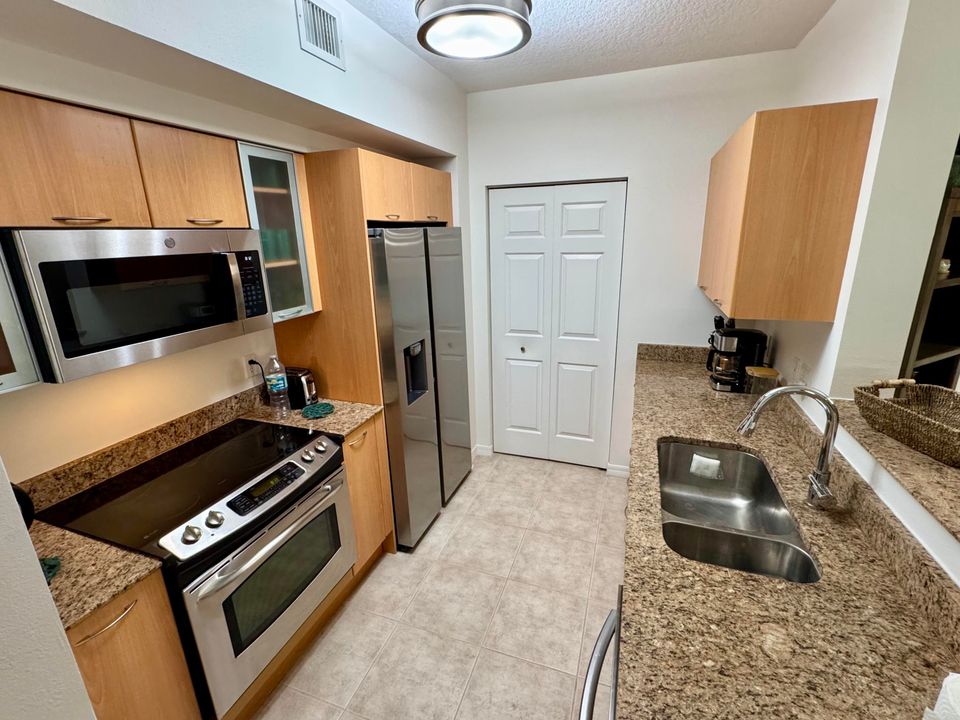 For Rent: $5,750 (2 beds, 2 baths, 1130 Square Feet)