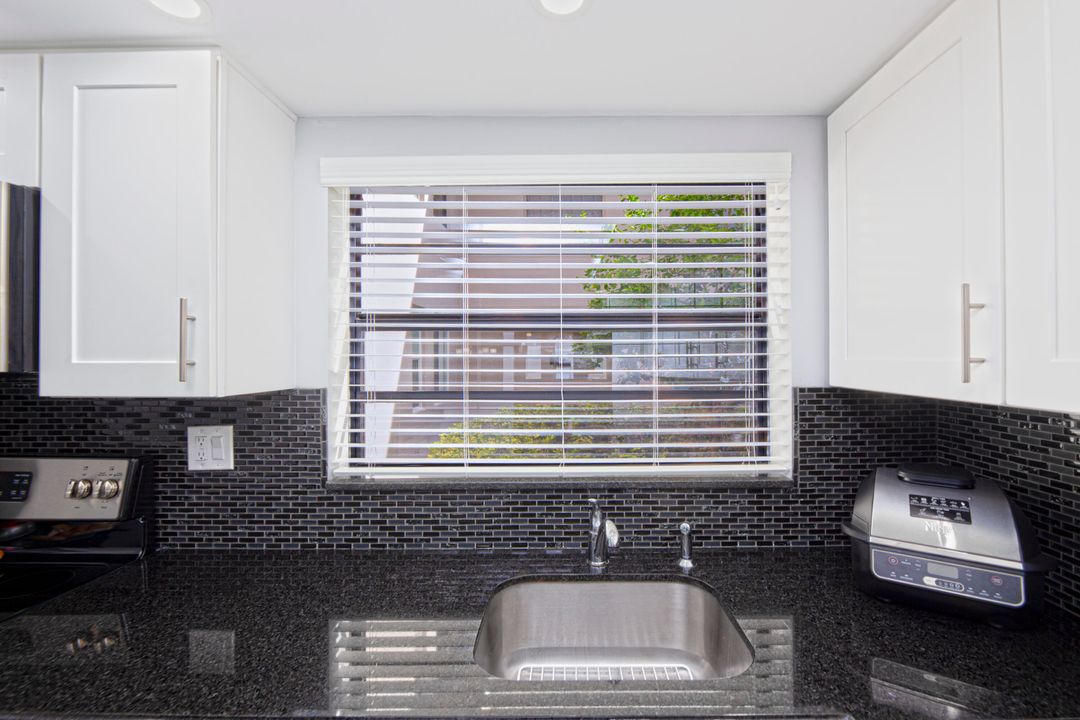 На продажу: $189,000 (2 спален, 2 ванн, 1040 Квадратных фут)