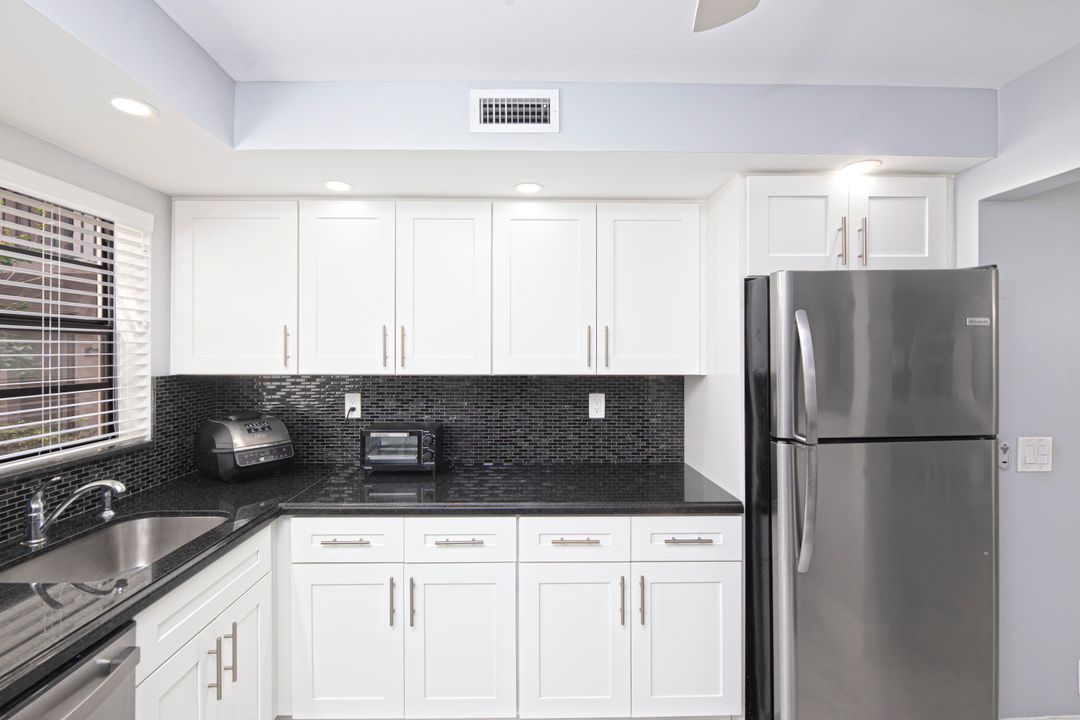 На продажу: $189,000 (2 спален, 2 ванн, 1040 Квадратных фут)