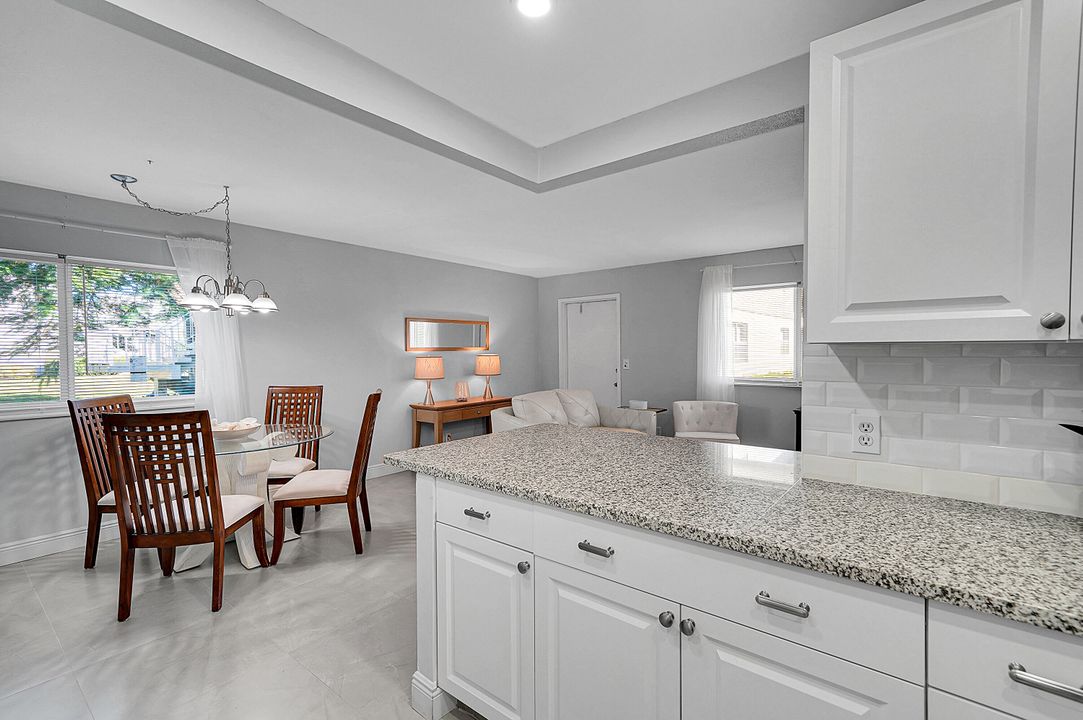 For Rent: $1,700 (1 beds, 1 baths, 720 Square Feet)