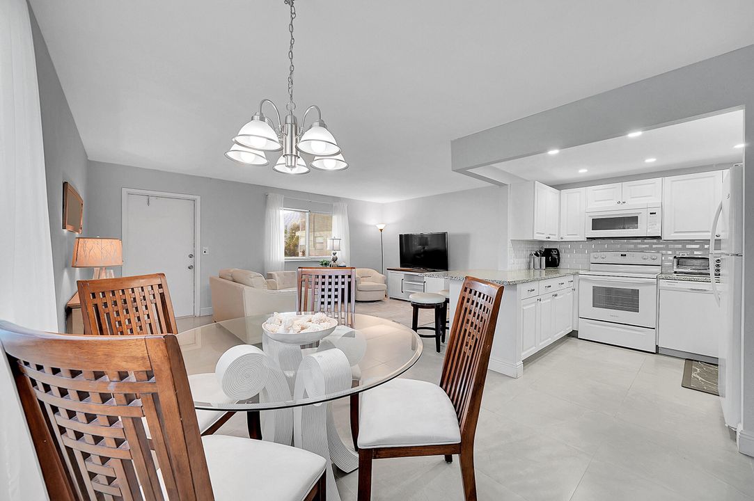 For Rent: $1,700 (1 beds, 1 baths, 720 Square Feet)