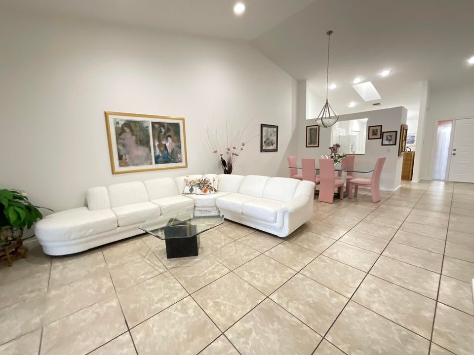 For Rent: $4,500 (3 beds, 2 baths, 1658 Square Feet)