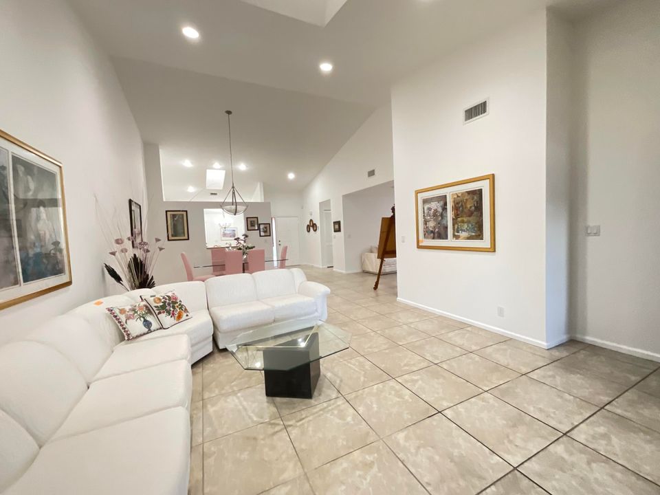 For Rent: $4,500 (3 beds, 2 baths, 1658 Square Feet)