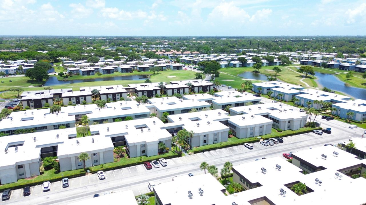 На продажу: $189,000 (2 спален, 2 ванн, 1040 Квадратных фут)