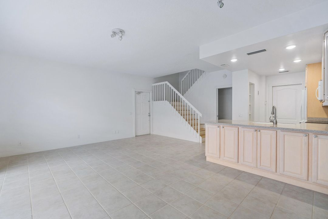 Activo con contrato: $550,000 (3 camas, 2 baños, 1298 Pies cuadrados)