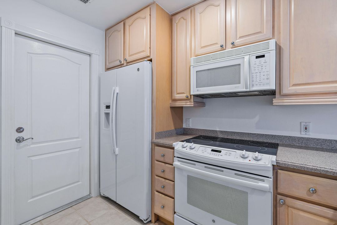 Activo con contrato: $550,000 (3 camas, 2 baños, 1298 Pies cuadrados)