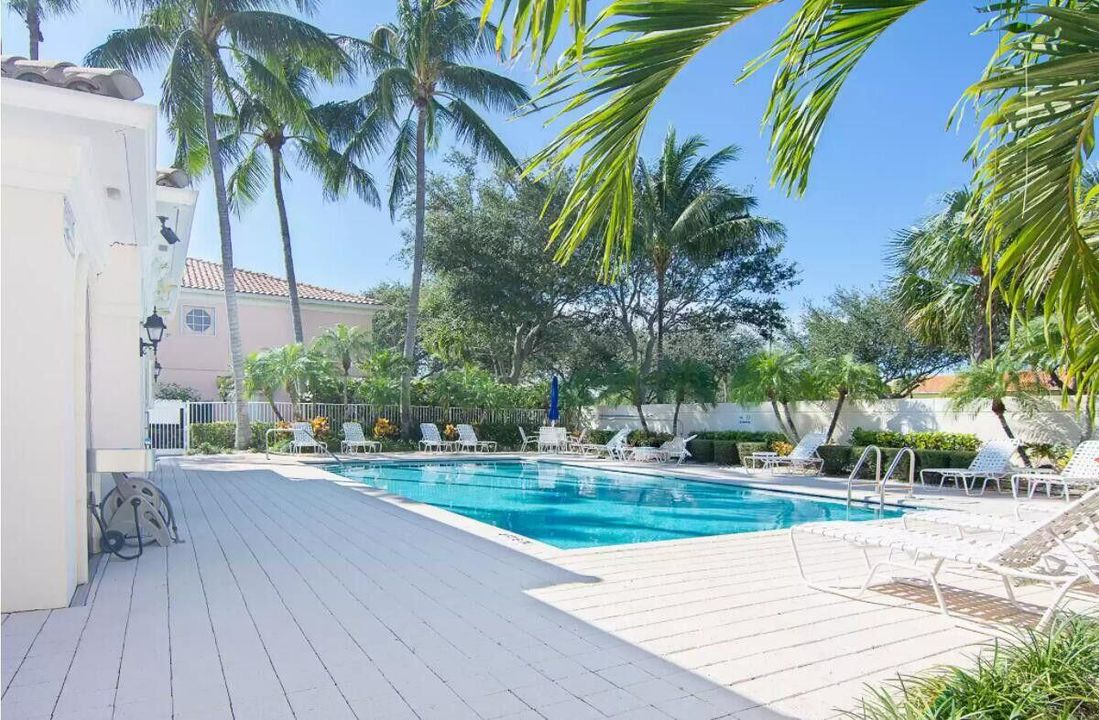 Activo con contrato: $550,000 (3 camas, 2 baños, 1298 Pies cuadrados)